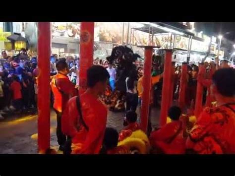 During chinese new year, the kind of traditional fireworks are firecrackers, a huge bunch of them on a string, let off like a machine gun, to scare away. 2019 Chinese New Year @ Jalan Alor Kuala Lumpur 吉隆坡亞羅街鬧元宵節 ...