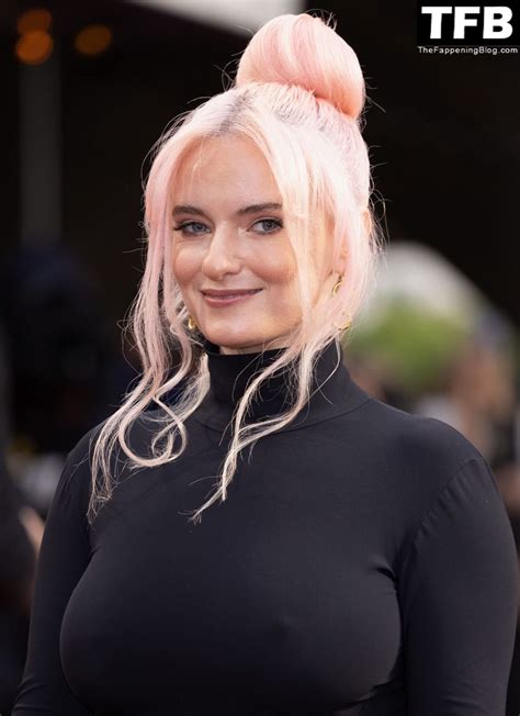 Grace Chatto Flaunts Her Big Boobs At The Uk Special Screening Of Elvis In London 19 Photos