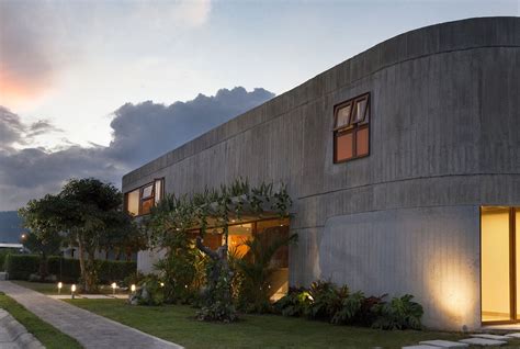 This Concrete House Curves On Both Sides To Form A ‘hug Framing