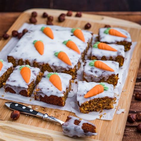 Rüblikuchen Rezept Saftiger Möhrenkuchen zu Ostern