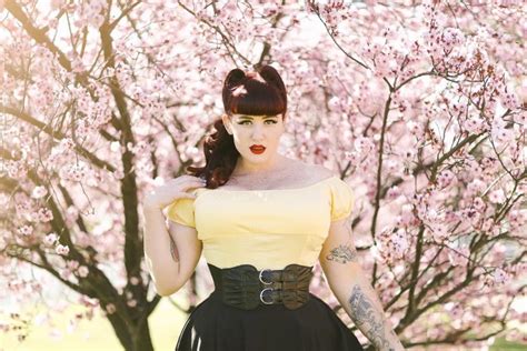 8 Pin Ups Plus Size Brasileiras Para Se Inspirar Universo Retrô