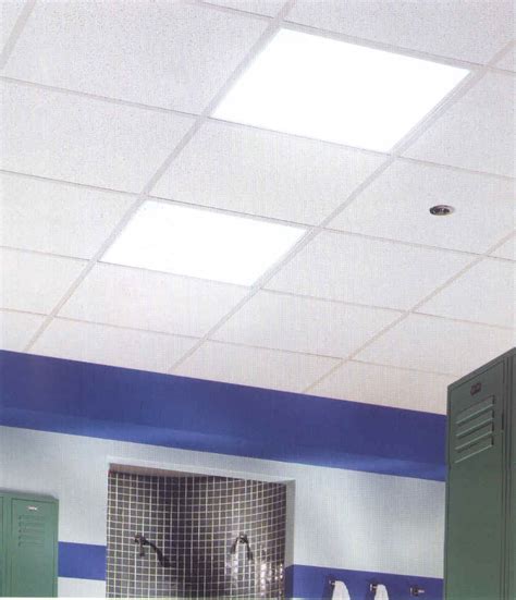 Controsoffitto fibra minerale 60x60cm finitura bucciata colore bianco completo di pendinatura, struttura ad incastro bianca, profili angolari bianchi e pannelli. Controsoffitto in fibra minerale Armstrong Ceramaguard