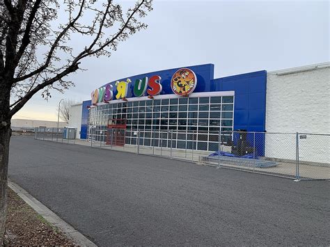 Former Toys R Us Building Is Getting Repurposed