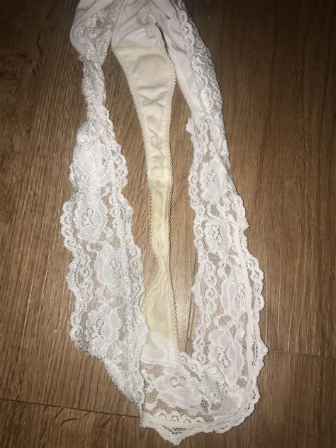 My mom only wears thongs and they always smell and feel so good