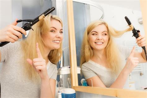 Woman Using Hair Curler Stock Image Image Of Perfect 209752669