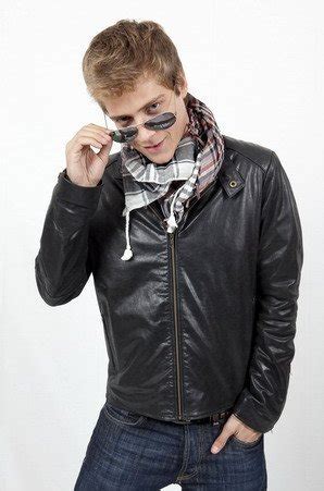 It's where your interests connect you with your people. Casi Angeles: Especial Gastón Dalmau