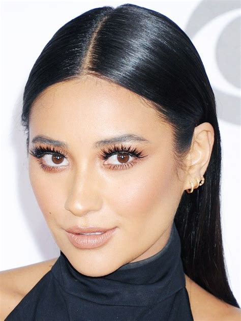 Ways To Do Statement Sleek Hair From The People S Choice Awards Via