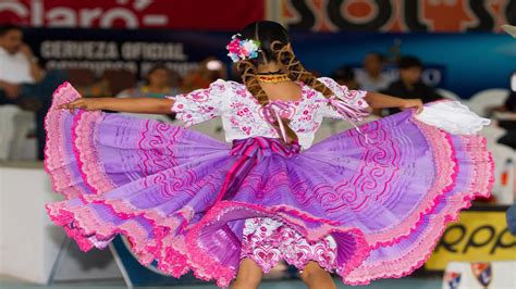 Escuela De Baile De Marinera Peruana Brilla En Madrid