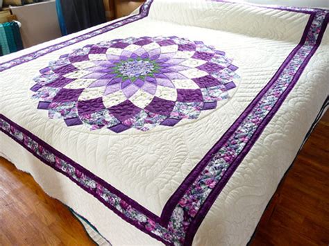 A Striking Giant Dahlia Quilt For Spring Or Any Time Of Year Quilting