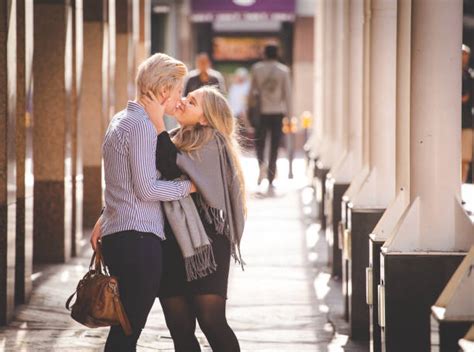 close up lesbian kissing bilder und stockfotos istock