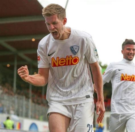 Simon terodde's jersey number is 9. sp-Fußball-2-BL-Text-Heidenheim: Terodde holt mit ...