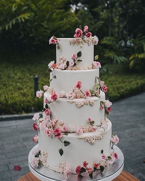 Loving This Enchanted Rose Garden Cake Design By Winifredkristecake