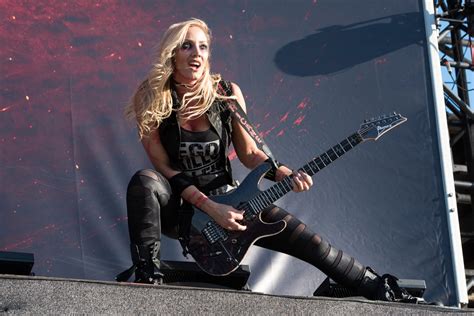 Nita Strauss Lanza Un Nuevo Adelanto De Su álbum Debut Controlled