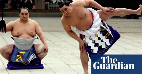 Sumo Wrestlers Perform Japanese New Year Ritual Video Sport The Guardian