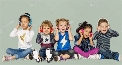 Adorable Children Listening Music — Stock Photo © Rawpixel 148722731