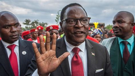 Malawian President Dissolves Cabinet Warning Anti Graft Chief Of