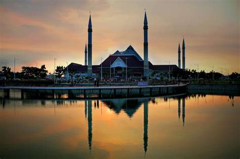 Masjid Raya Kh Hasyim Asyari Jakarta Photo Premium