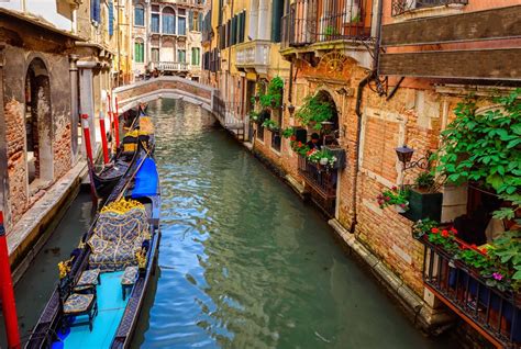 Taking Your First Venice Gondola Ride Tips And Tricks To Keep In Mind
