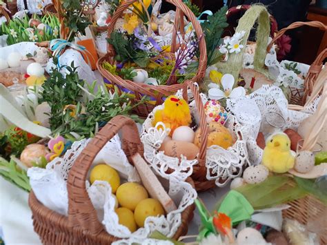 Wielkanoc 2022 W łódzkich Kościołach Trwa święcenie Pokarmów ZdjĘcia