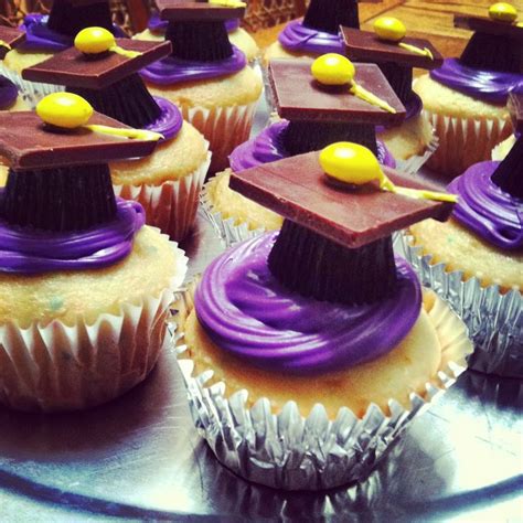 Made Graduation Cupcakes For My Brother 💜💛 Graduación