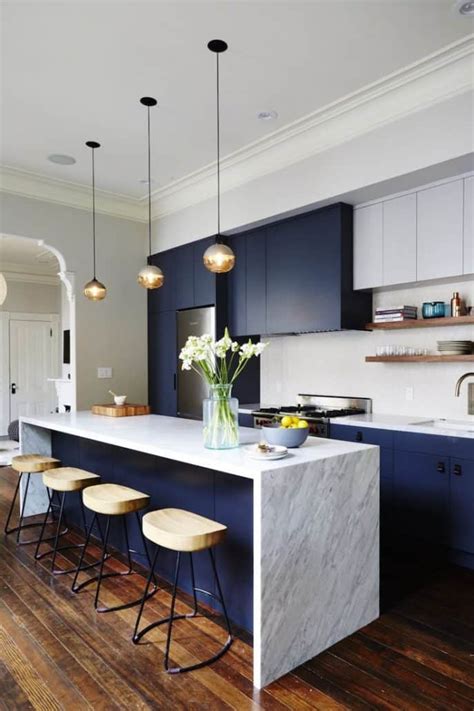 There is a compelling contrast of the white laminate top cabinets against the rough black bottom installations. 15 Modern Kitchen Cabinets For Your Ultra-Contemporary Home