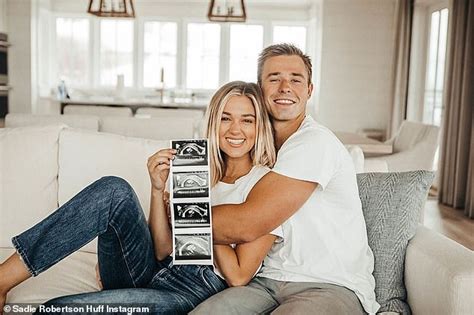 Duck Dynastys Sadie Robertson And Husband Christian Huff Are Expecting