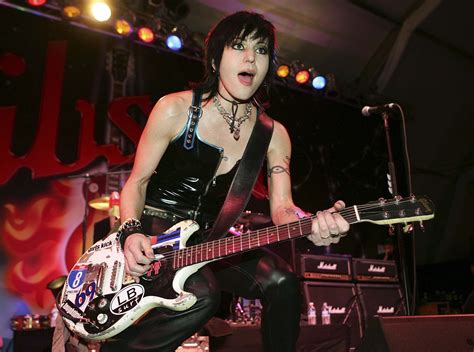 45 Black Hearted Facts About Joan Jett The Queen Of Rock