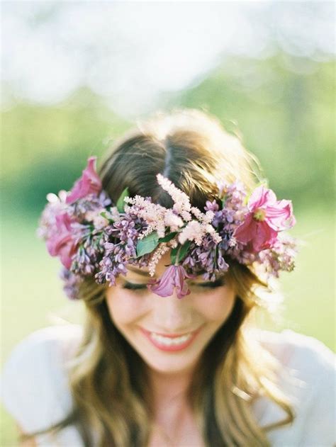 Tips And Ideas For Wearing Fresh Flowers In Your Hair For Your Wedding