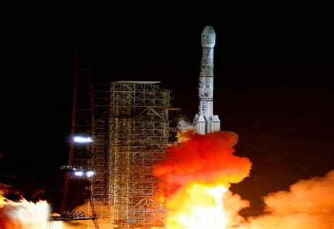 El cohete (un long march 5b) fue utilizado la pasada semana por china para lanzar al espacio uno de los módulos de su futura estación espacial, y se espera que a lo largo del fin de semana impacte contra la atmósfera terrestre, lo que ha provocado preocupación ante la probable caída a la tierra de. Video | Ve cómo cae el propulsor de un cohete espacial en ...