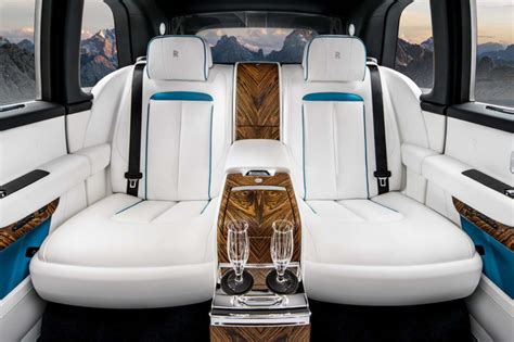 It is named cullinan, after the cullinan diamond, the largest diamond ever discovered, and that should indicate how special wood veneers for the interior are cut in thin layers and perfectly mirrored down the middle of the car. Rolls Royce 2019 Interior