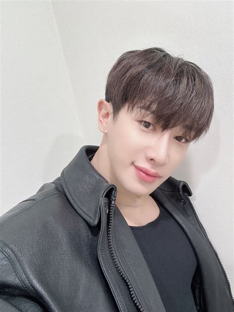 Wonho Official On Twitter 11월11일위니만나는날 오늘의 위니 만나기 완료📝 원호 Wonho