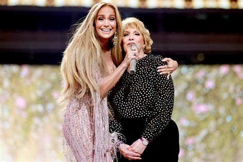 Jennifer Lopez Wishes Mom Guadalupe A Happy Mothers Day