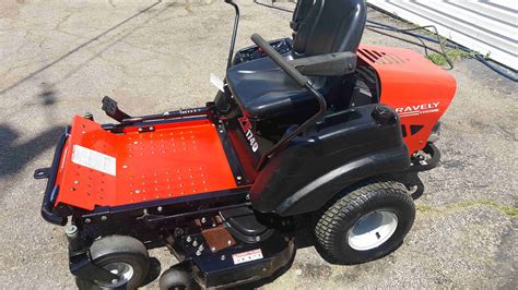 40in Gravely ZT1740 Heavy Duty Zero Turn Mower 17 Kohler w/ Bagger