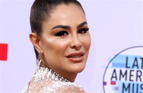 Ninel Conde De ‘el Señor De Los Cielos Y Su Vestido Blanco Con