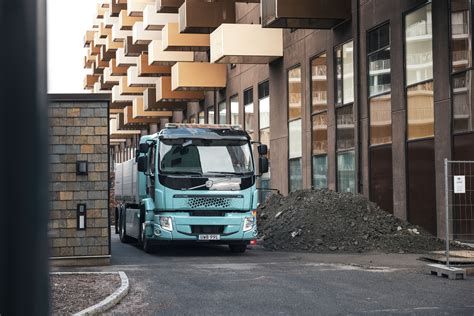 Volvo S Medium Duty Electric Trucks Get New Batteries Better Range Autoevolution