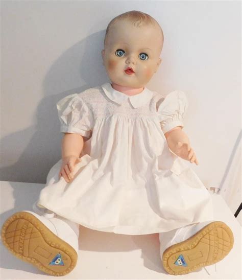 Vintage 1960s 25 Heavy Vinyl Drink And Wet Baby Doll Eegee Baby Carrie