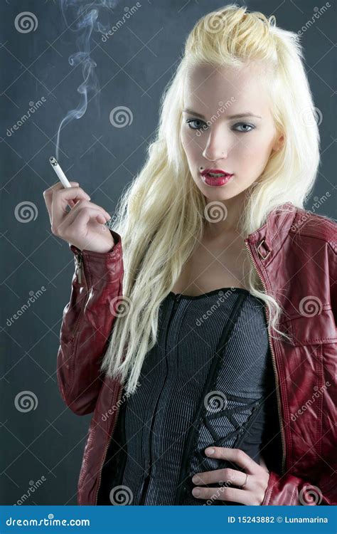 Blondes Smoking Cigarettes Galeries Porn