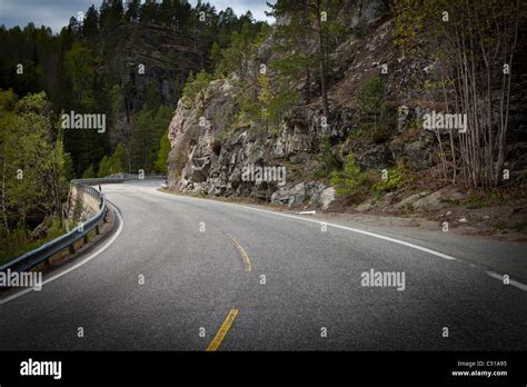 Steep Cliff Path Hi Res Stock Photography And Images Alamy