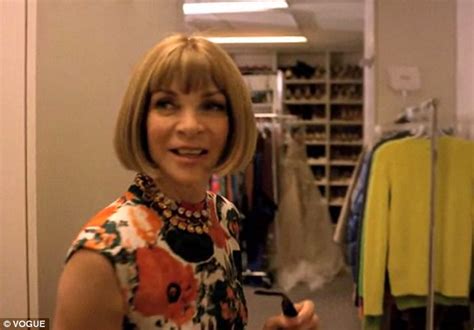 Anna Wintour Offers Glimpse Inside Vogue Office Daily Mail Online