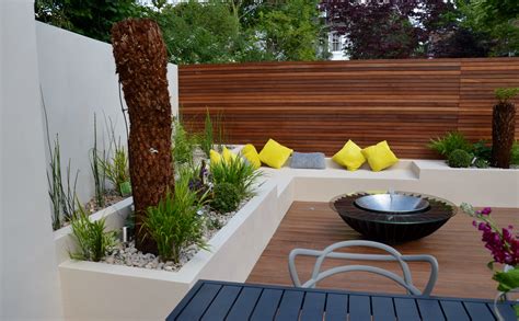 Create a membership account to save your garden designs and to view them on any device. Modern Garden Design Outdoor Room With Kitchen Seating ...