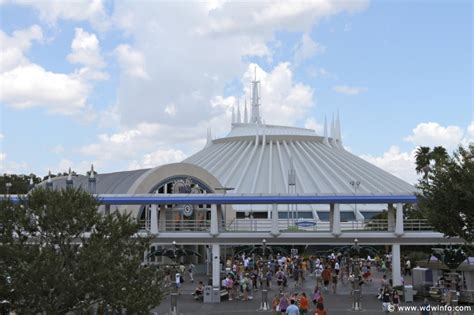 Attraction Review Space Mountain A Journey Through The Cosmos