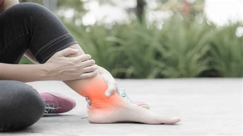 Doctors Explain The Causes Of Swollen Ankles How To Fix Findsource