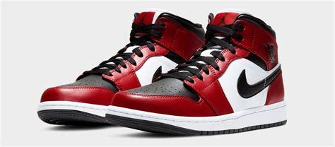 Have an air jordan i? Air Jordan 1 Mid Chicago Black Toe: dove e quando ...