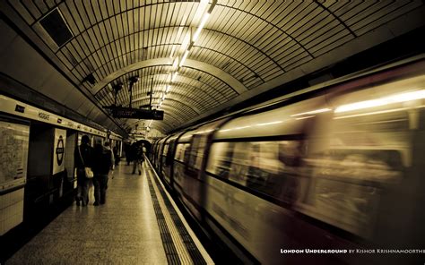 41 London Underground Wallpaper