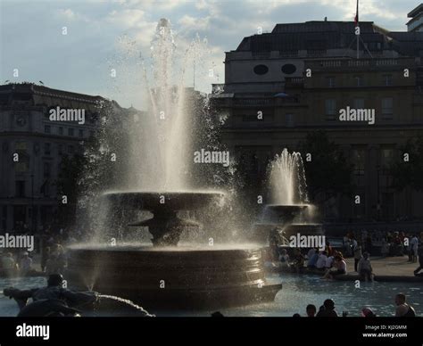 Fountains Trafalgar Square London Stock Photo Alamy