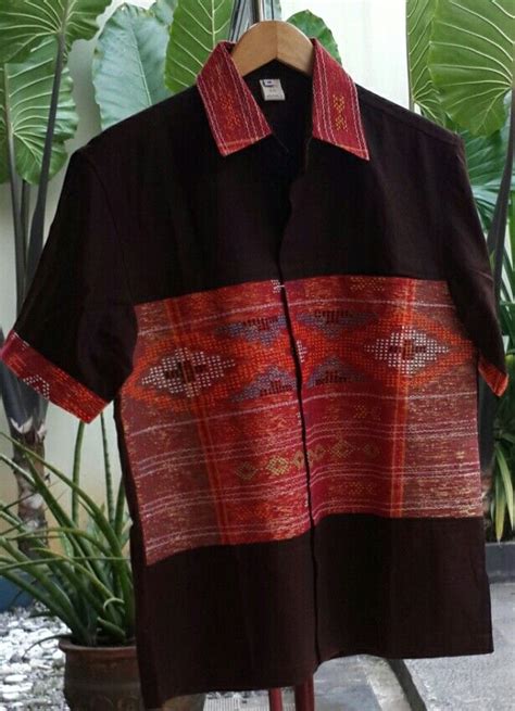Buna ada bagian yang menonjol seperti dibordir dan kita agak sulit menentukan mana bagian yang luar dan dalam. 30+ Model Baju Pria Dari Kain Tenun - Fashion Modern dan Terbaru 2021 | PUSAT-MUKENA.COM Jual ...