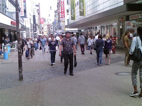 Leute von heute in der Innenstadt - Dortmund-City