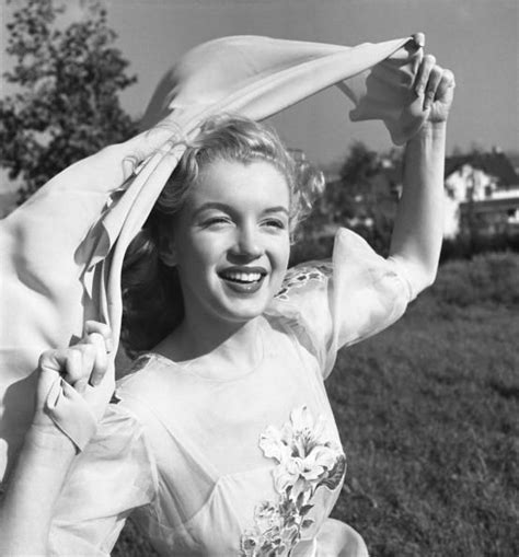 12 Rare Photos Of Marilyn Monroe Youve Never Seen Before StyleCaster