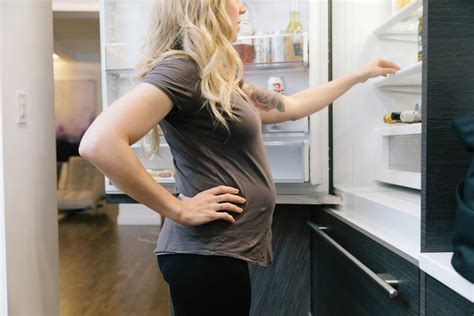 How To Stop Throwing Up When Youre Pregnant According To Experts