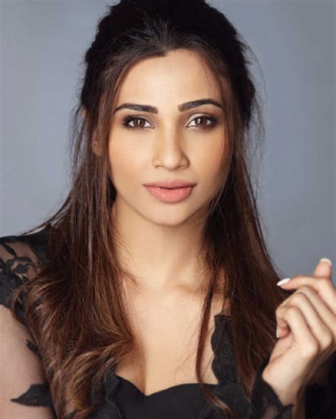 Daisy Shah Height Weight Age Stats Wiki And More